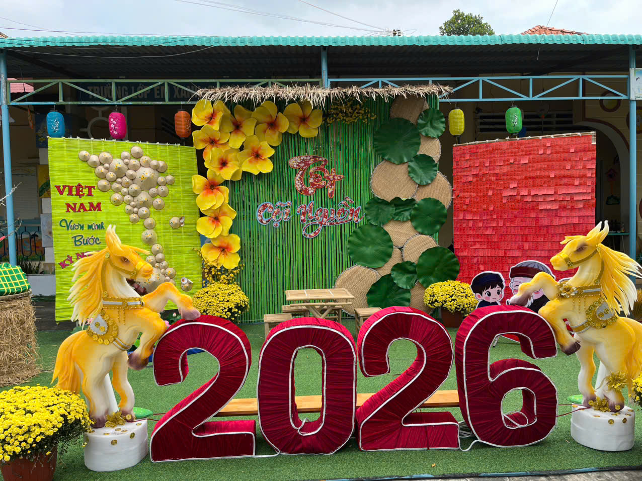 trang trí tết Bính Ngọ